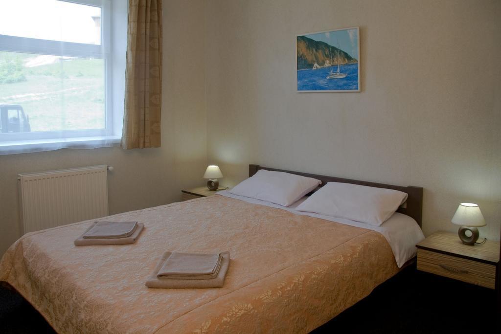 Pik Hotel Dragobrat Exteriör bild
