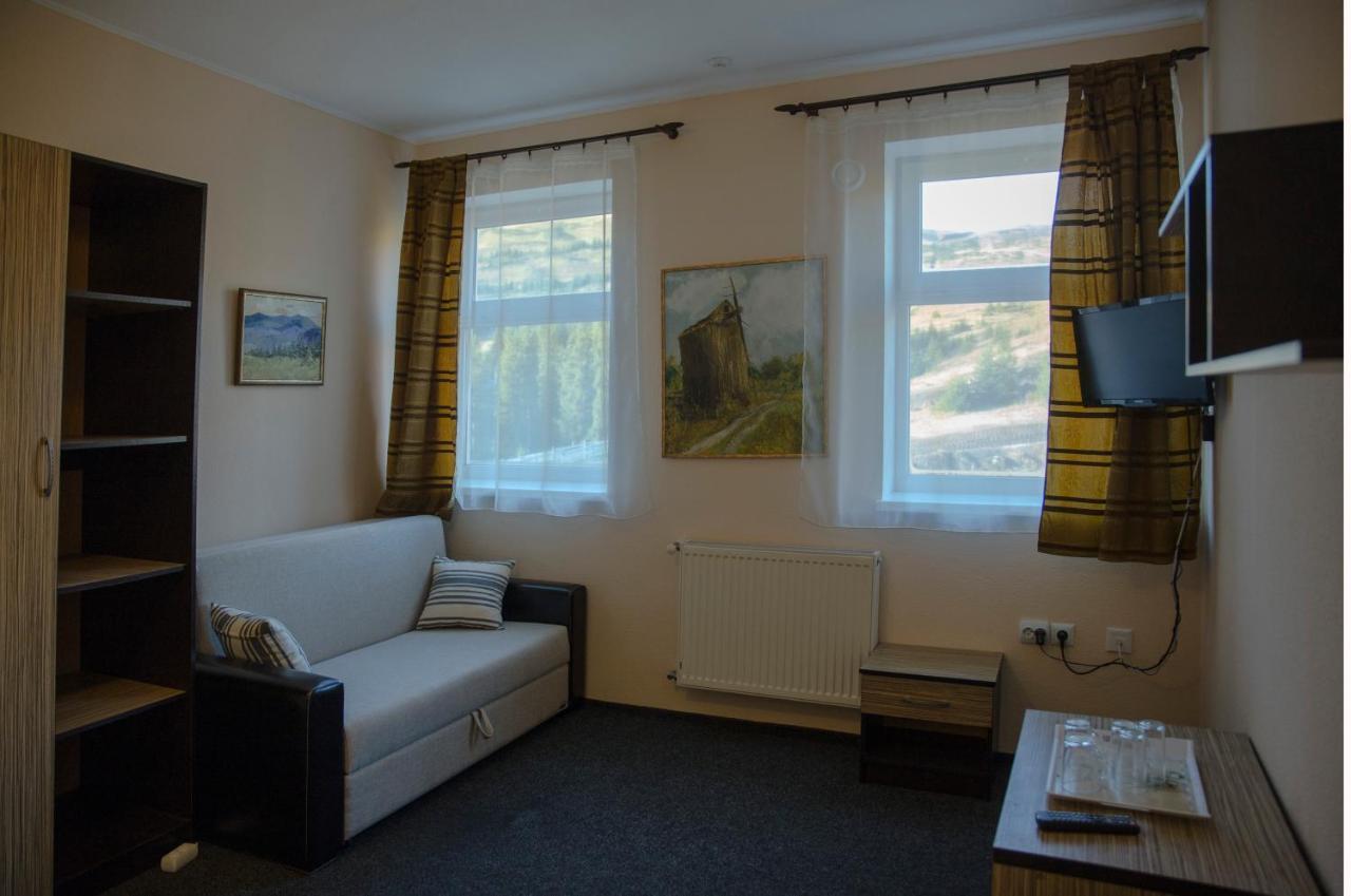 Pik Hotel Dragobrat Exteriör bild